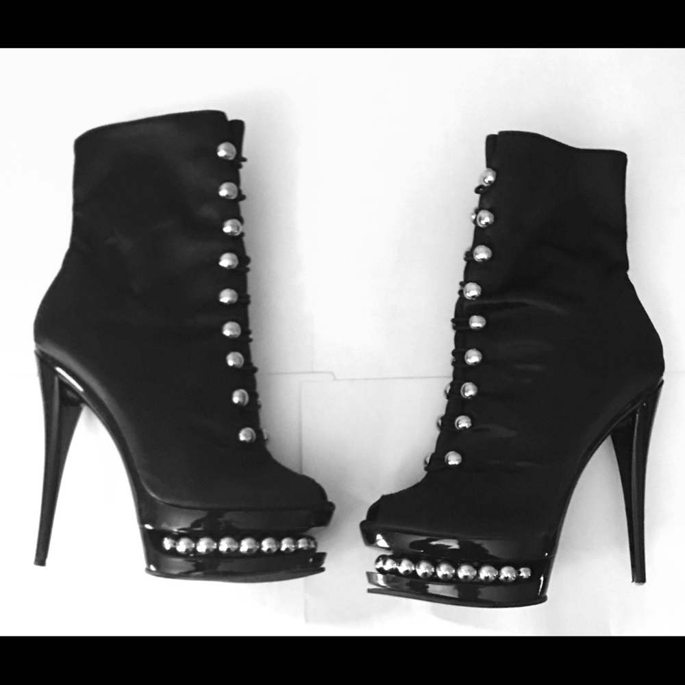 Fredricks of Hollywood Stiletto Peep Toe Boot